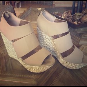 Nude wedges
